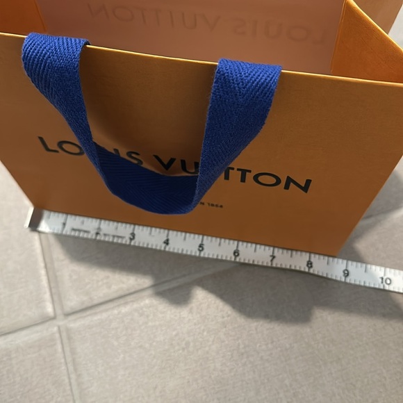 Louis Vuitton Gift Shopping Bag and Envelopes - Picture 8 of 9